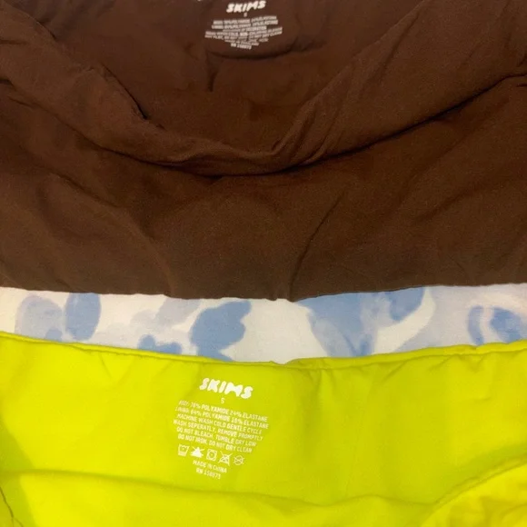 SKIMS Brown and Lime Green Bandeau Set - Picture 4 of 5